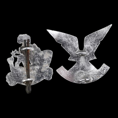 Lot 132 - A Selous Scouts beret badge together with a...