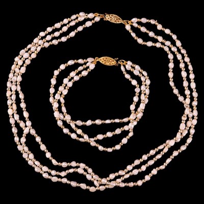 Lot 1314 - A vintage triple-strand freshwater pearl...
