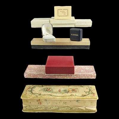 Lot 1319 - A small group of vintage jewellery boxes,...