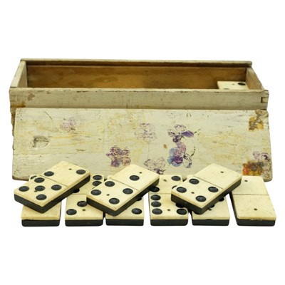 Lot 813 - A boxed set of late 19th - early 20th Century...