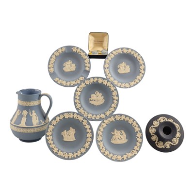 Lot 993 - A small quantity of Wedgwood Jasperware,...