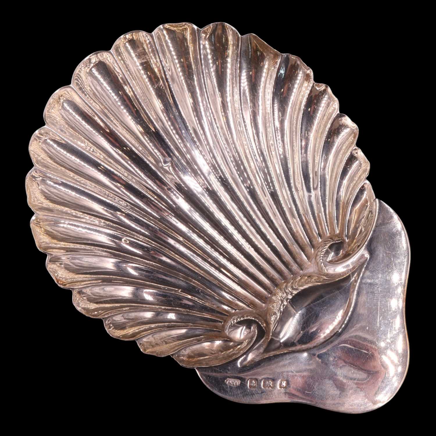 Lot 1197 - An Edwardian silver shell-form butter dish,