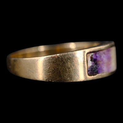 Lot 1327 - A 1980s Blue John and 9 ct gold ring, P, 3.2 g