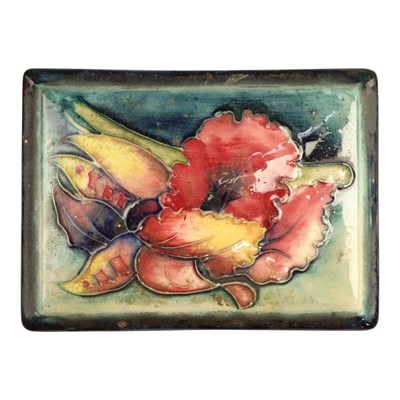 Lot 991 - A Moorcroft "Pomegranate" lidded box, circa...
