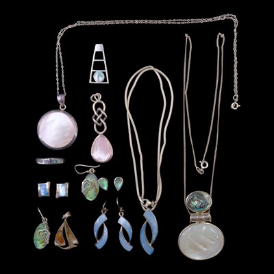 Lot 1265 - Vintage abalone, mother-of-pearl and white...