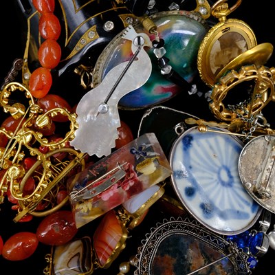 Lot 1542 - A group of antique and vintage costume...