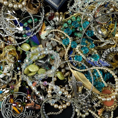 Lot 1543 - A group of vintage and contemporary costume...