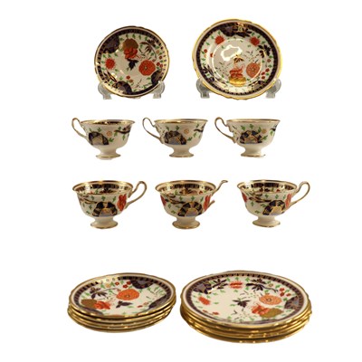 Lot 969 - A Shelley "Ashbourne" pattern 8524 teaset for six