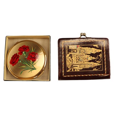 Lot 886 - A 1960s Stratton carnation pattern powder...