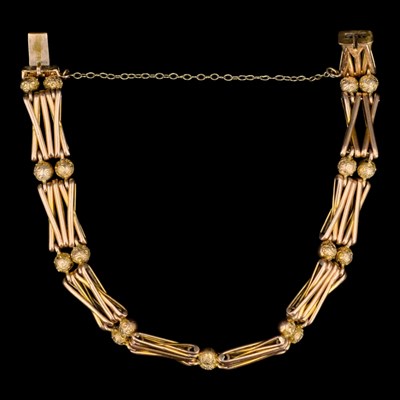 Lot 1429 - An early 20th Century 9 ct gold gatelink...