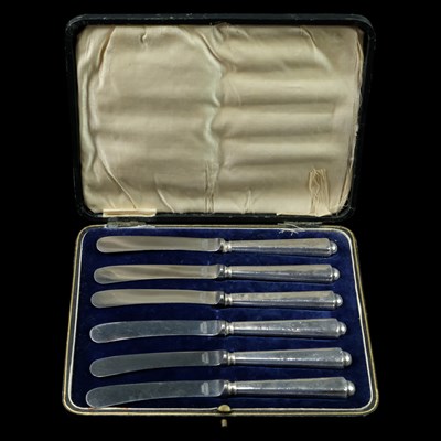 Lot 1135 - A set of six George V silver-handled stainless...