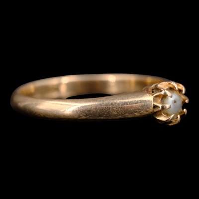 Lot 1380 - An early 20th Century pearl and 15 ct gold...