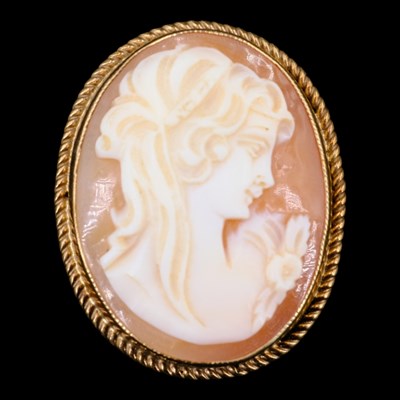 Lot 1383 - A 1980s 9 ct gold-mounted shell cameo brooch,...