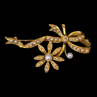 Lot 1385 - A late 19th / early 20th Century seed-pearl...