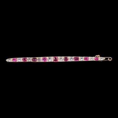 Lot 1371 - A late 19th / early 20th Century ruby and...