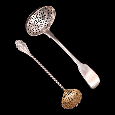Lot 1173 - A George IV silver fiddle pattern sifting...