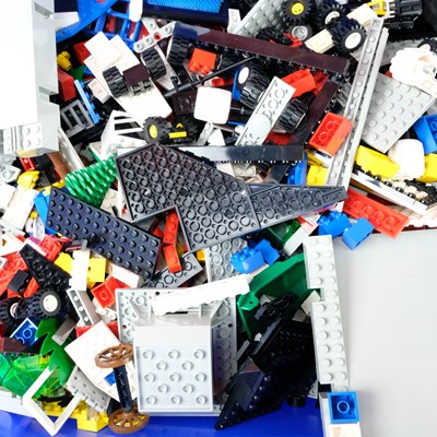 Lot 779 - A large group of loose 1980s / 1990s LEGO sets,...