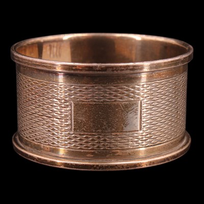 Lot 1171 - A QEII silver napkin ring, 13 g