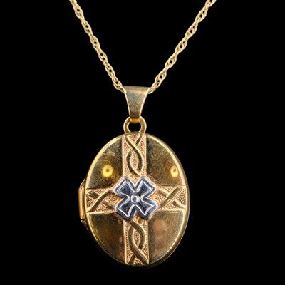 Lot 1400 - A vintage 9 ct gold Celtic...