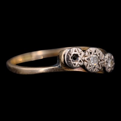 Lot 1401 - A vintage diamond and 18 ct gold crossover...