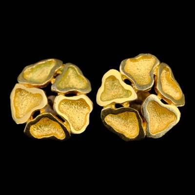 Lot 1434 - A pair of Modernist 18 ct yellow metal...