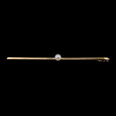 Lot 1438 - An early 20th Century pearl and 9 ct yellow...