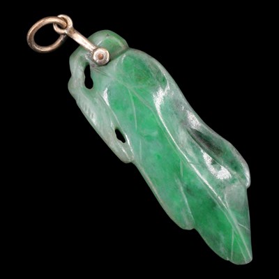 Lot 1476 - A vintage yellow metal-mounted carved jade...