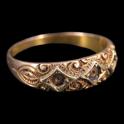 Lot 1488 - A 1940s 15 ct gold ring, P, 2.9 g, (a/f)
