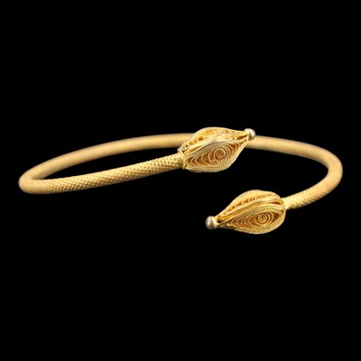 Lot 1493 - A high-carat yellow metal filigree crossover...