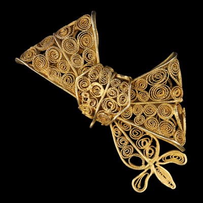 Lot 1494 - A high-carat yellow metal filigree brooch, in...
