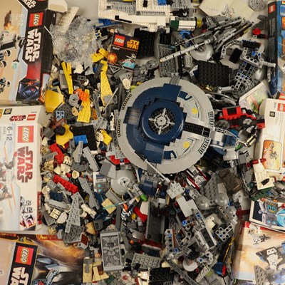 Lot 764 - A group of loose LEGO Star Wars The Clone Wars...