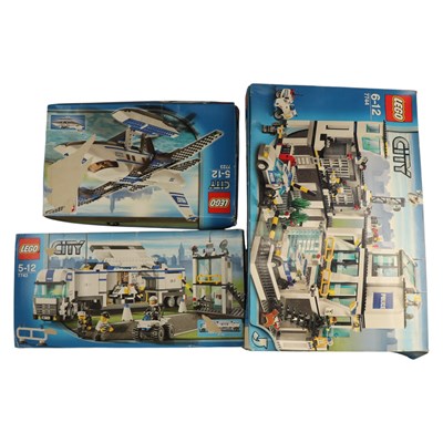 Lot 777 - Three LEGO City police sets, comprising 7743...