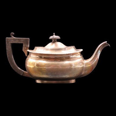 Lot 1180 - An early 20th Century Georgian-shape silver...