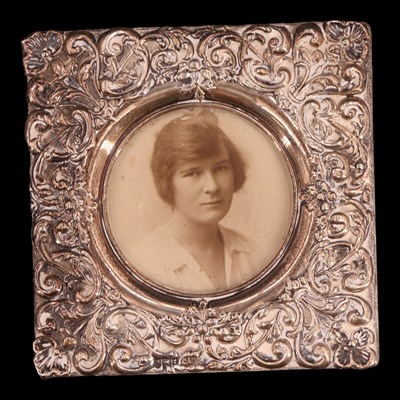 Lot 1191 - A late Victorian silver square photograph...
