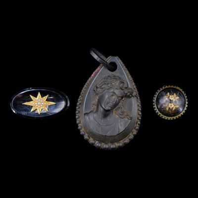 Lot 1554 - Victorian jewellery, comprising a large...
