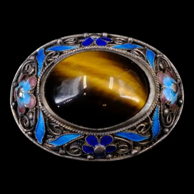 Lot 1292 - A vintage tiger's eye and enamelled white...
