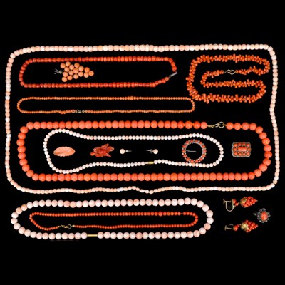 Lot 1295 - Antique and vintage coral jewellery, including...