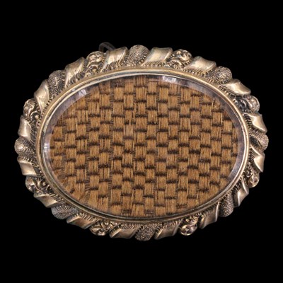 Lot 1505 - A Georgian / Victorian oval gold mourning...