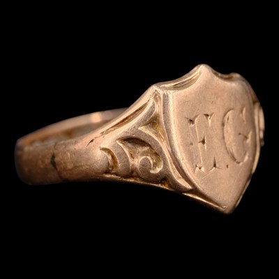 Lot 1406 - A George V 9 ct rose-gold signet ring,...