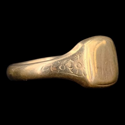 Lot 1407 - A 1950s 9 ct gold signet ring, having a...