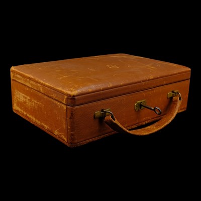 Lot 1325 - A vintage tan-leather jewellery box, circa...