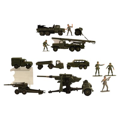 Lot 808 - A group of Dinky Toys diecast military...