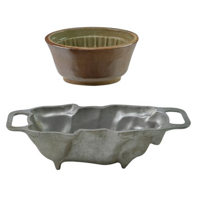 Lot 898 - A 1930s American "Pudgy-Pig" cast-iron mould...