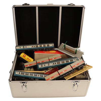 Lot 785 - A quantity of model railway locomotives,...