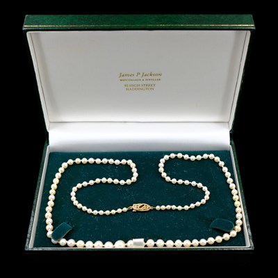 Lot 1427 - a graded pearl necklace, having a 9 ct gold...