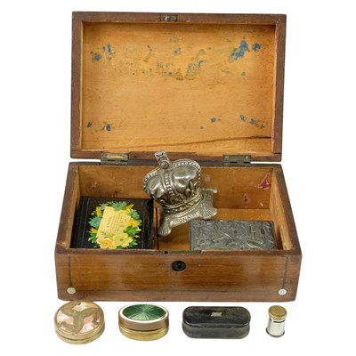 Lot 926 - A Victorian mother-of-pearl-inlaid rosewood...