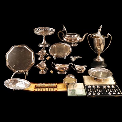 Lot 1231 - Vintage electroplate including a Meiklour...
