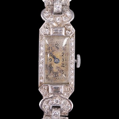 Lot 1592A - A lady's Art Deco diamond and platinum...
