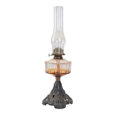 Lot 887 - A late 19th / early 20th Century oil lamp,...