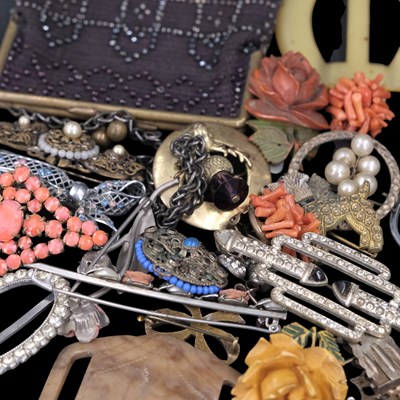 Lot 1424 - Antique and vintage costume...